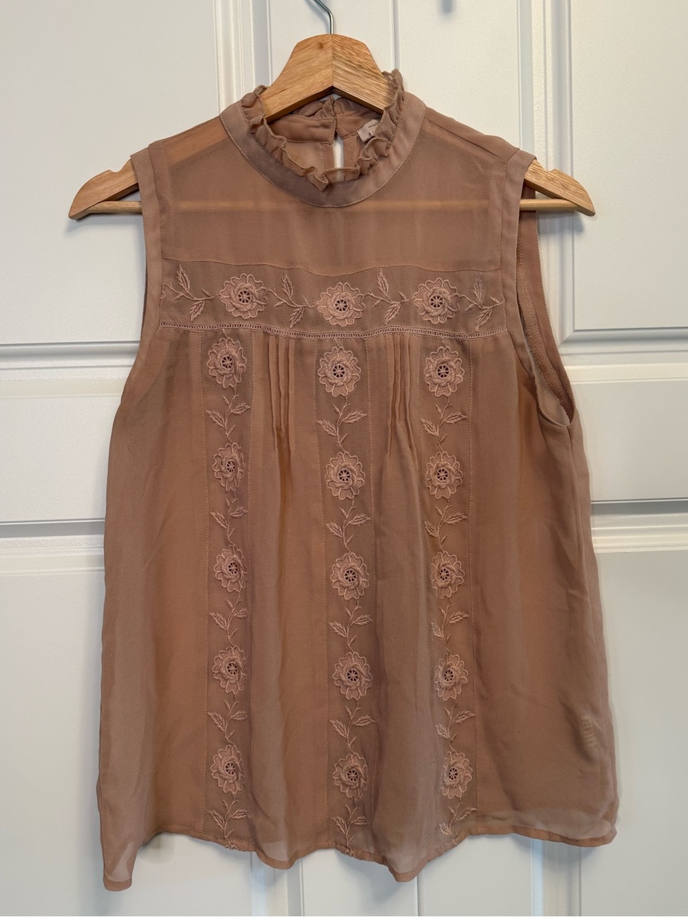 Forever 21 Embroidered Sheer Blouse Mock Neck Sleeveless Boho Feminine Size M